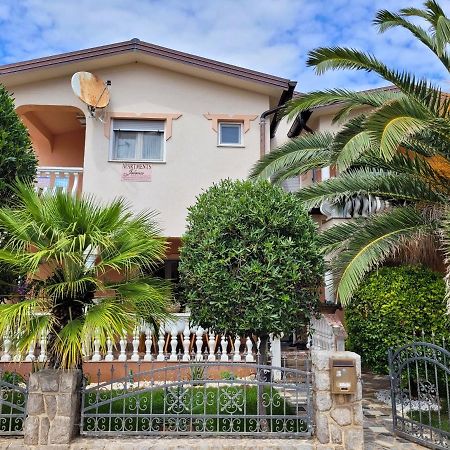 Apartment Jelena Vir Exterior photo